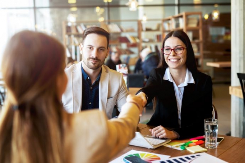 Was darf ich als Bewerber fragen?